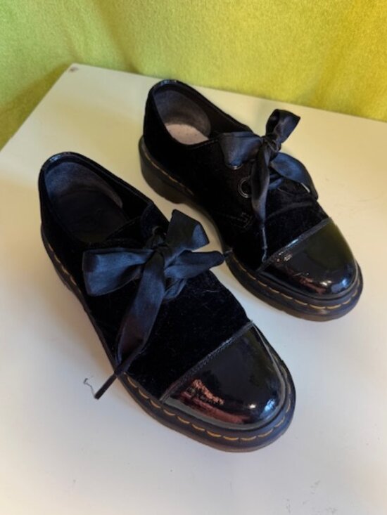 Dr. Martens vintage velvet and patent Oxford shoes - Picture 2 of 4